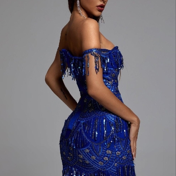 Elegant Blue Off-Shoulder Dress - Picture 4 of 5